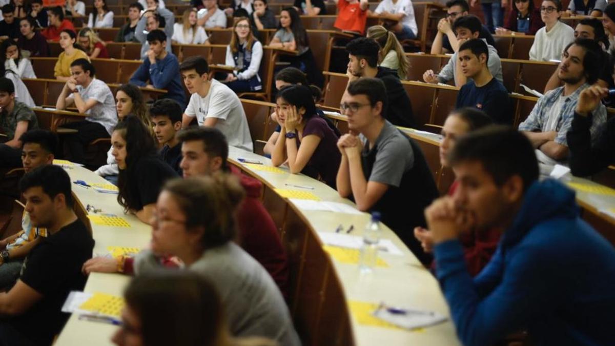 Pruebas de selectividad en la Facultad de Biología, en Barcelona