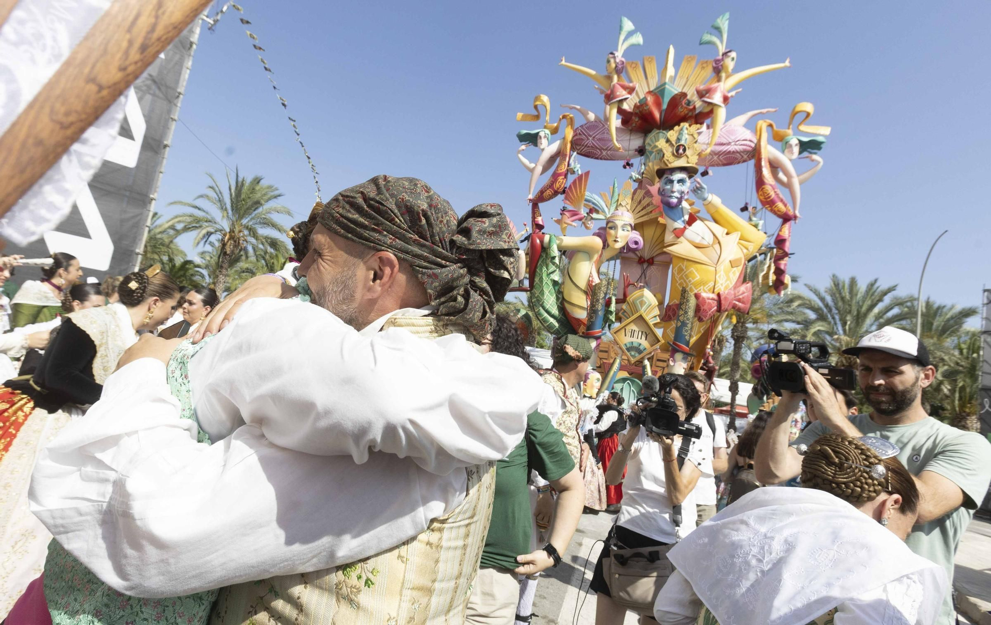 Baver - Els Antigons gana por primera vez el premio a la mejor hoguera de Alicante