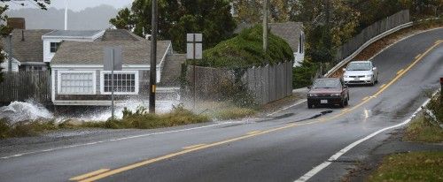 EL HURACÁN "SANDY" GANA FUERZA AL ACERCARSE A LA COSTA NORDESTE DE EEUU