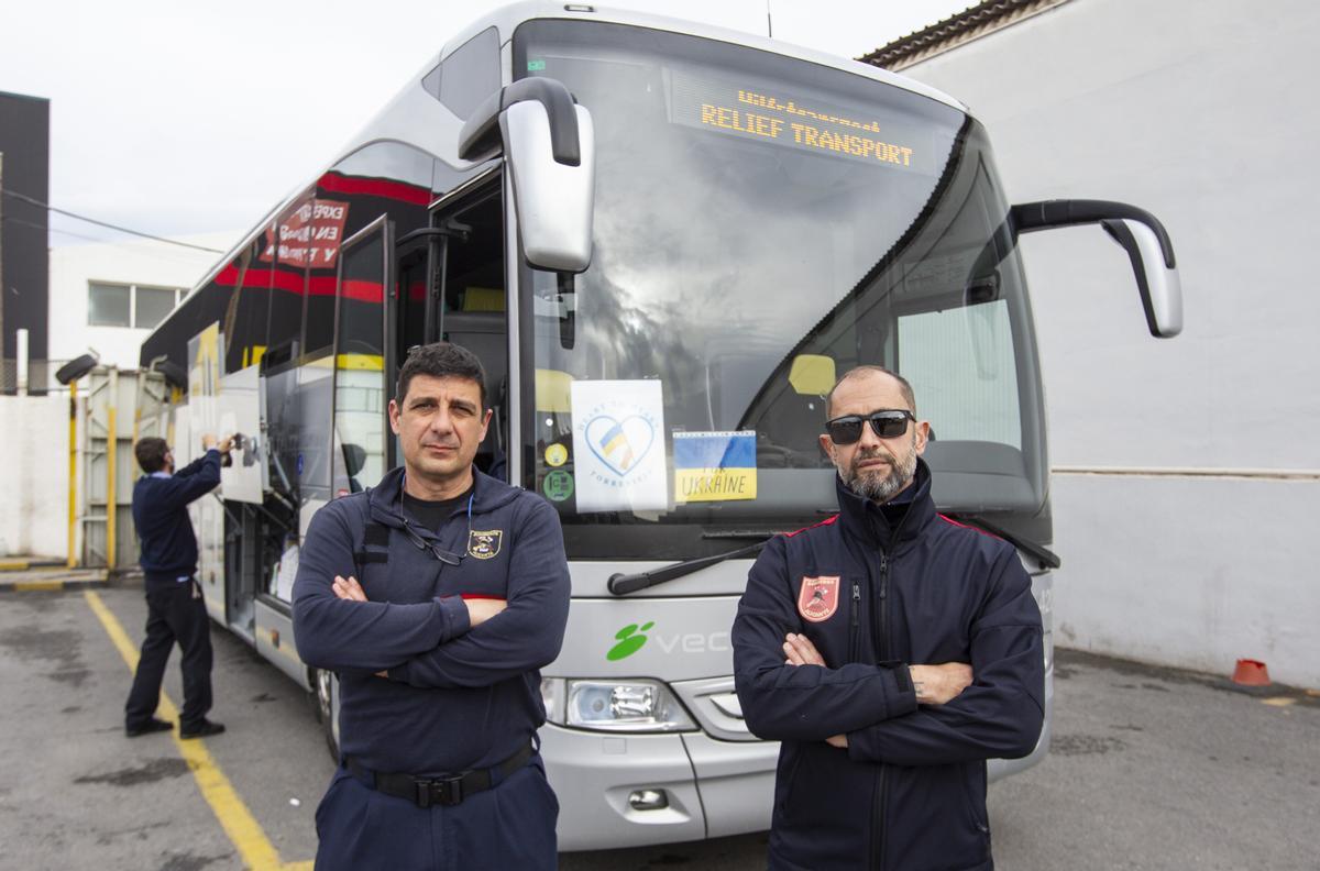 Fletan un autobús con ayuda humanitaria para Ucrania que traerá refugiados de vuelta
