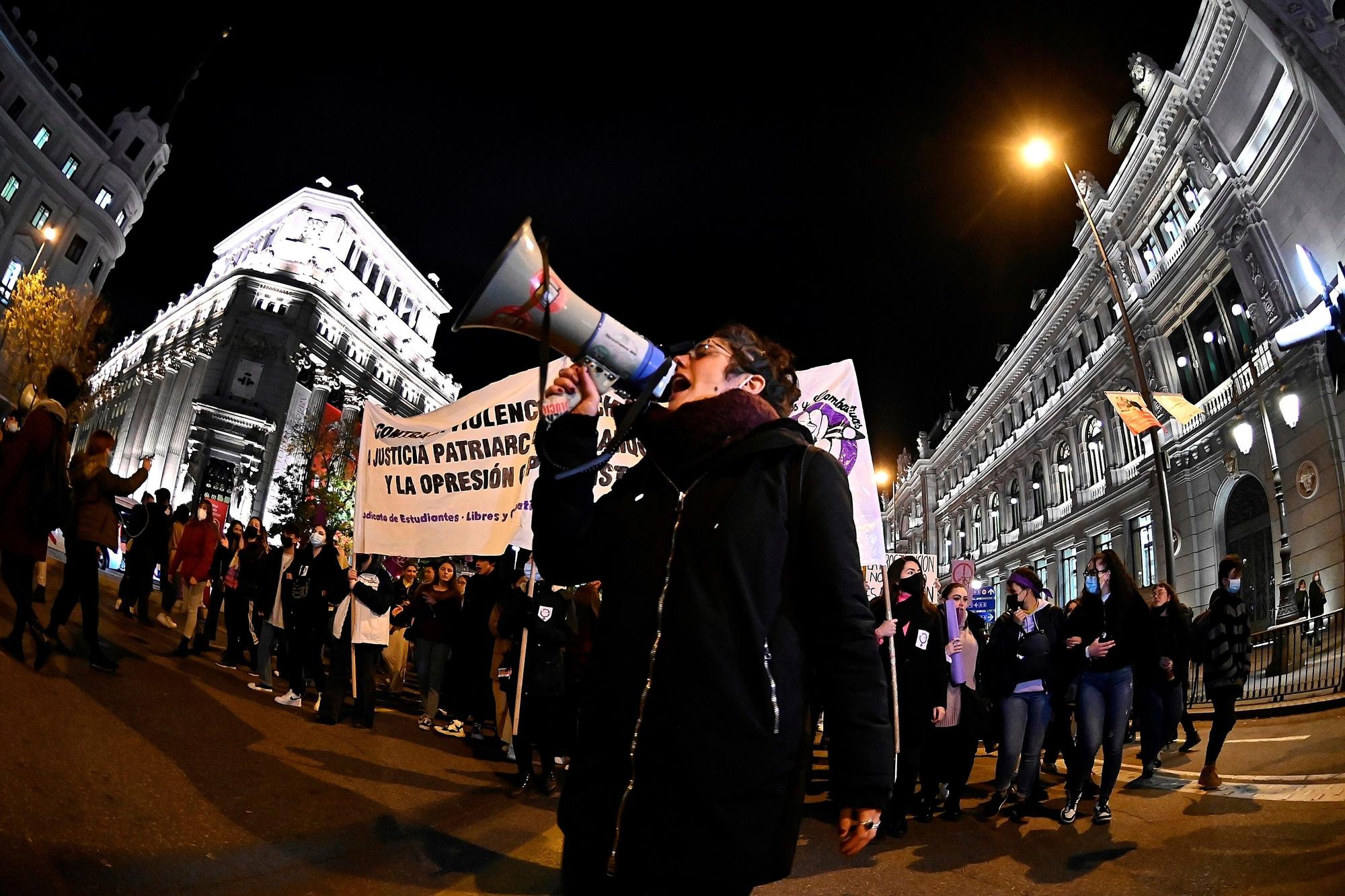 Los sindicatos quieren convertirse en cordón sanitario contra el acoso sexual. En la imagen, una mujer se manifiesta contra las violencias machistas.