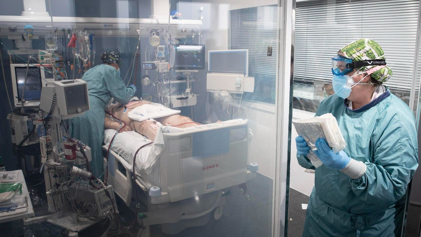 Pacientes con covid en la unidad de cuidados intensivos del Hospital del Mar de Barcelona,  el pasado 2 de febrero