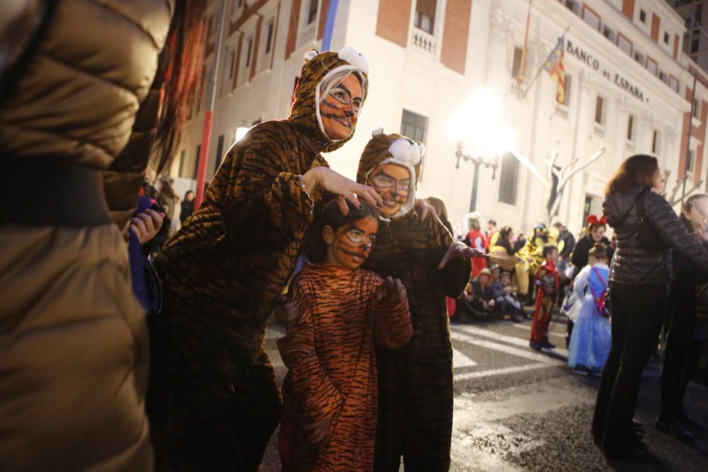 La Rambla de Alicante se llena de disfraces por el Carnaval 2019