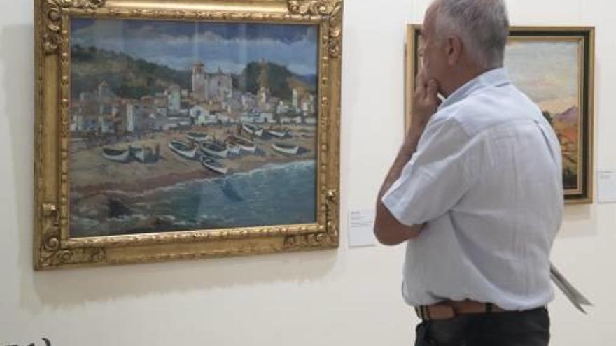 Un espectador contempla un paisatge de Tossa de Mar