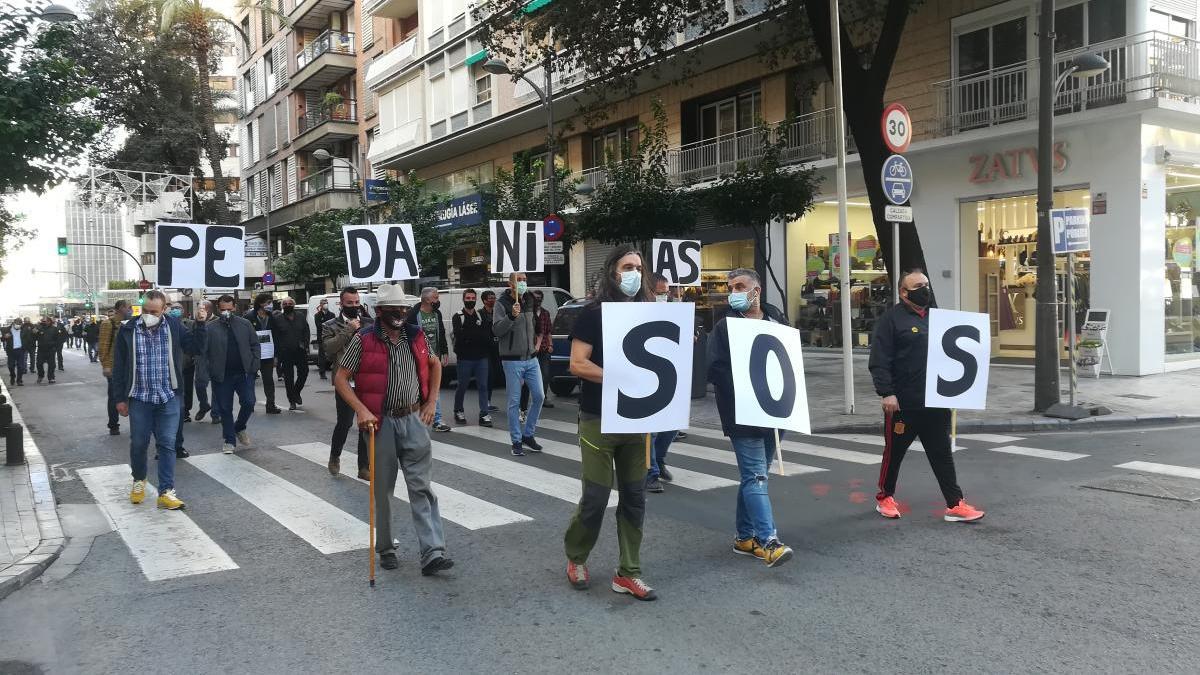 Los trabajadores de Latbus vuelven a las calles