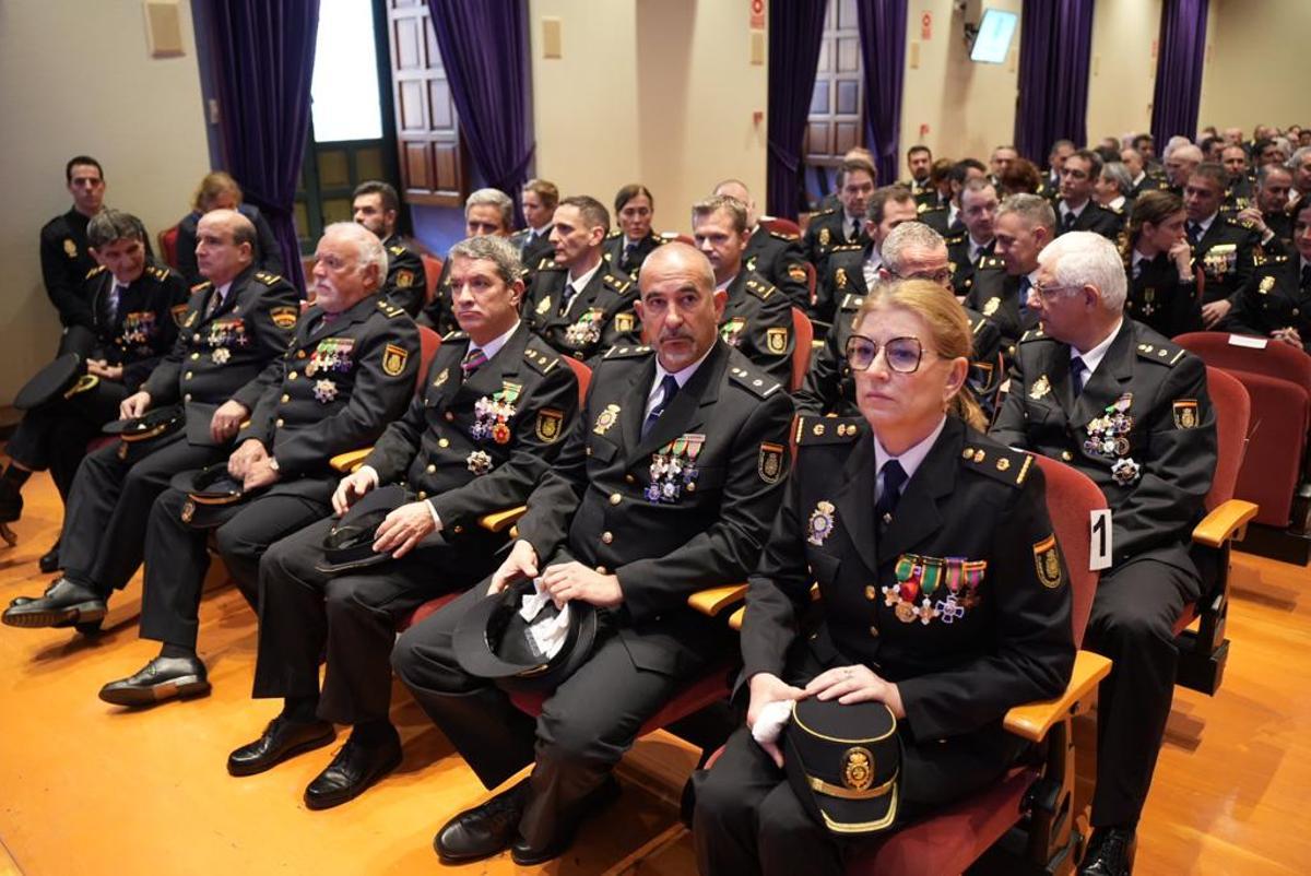 Agentes, en el acto por el 199 aniversario de la Policía Nacional celebrado en Córdoba.