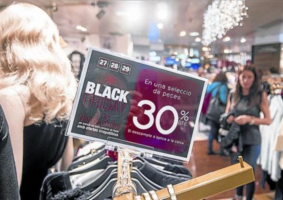 Comerços de Barcelona anuncien promocions del ’Black Friday’, ahir.