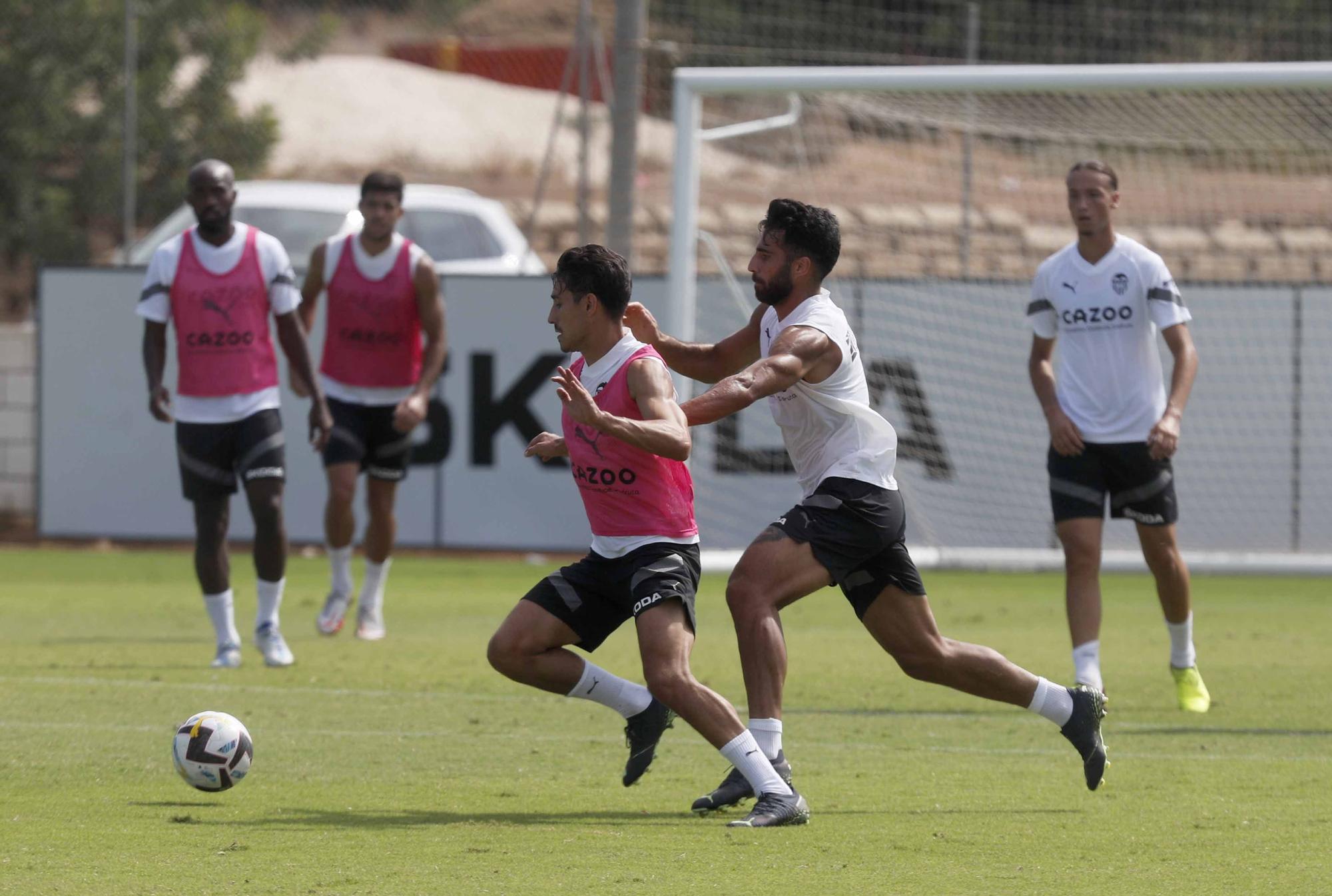 Entrenamiento del Valencia con Herrerín