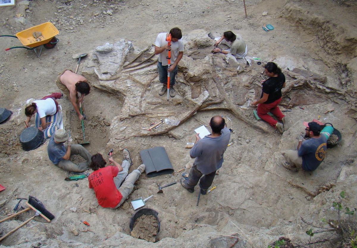 Excavación en la que se encontró el Garumbatitan