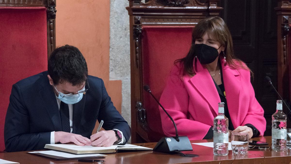 El 'president' Pere Aragonès y la presidenta del Parlament, Laura Borràs, durante el acto celebrado el sábado en Manresa.
