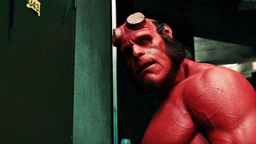 Ron Perlman dio vida al peculiar superhéroe en 2004 y 2008.