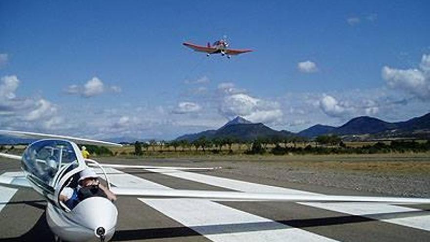 Un aeródromo de Huesca dispone de planeadores adaptados para discapacitados