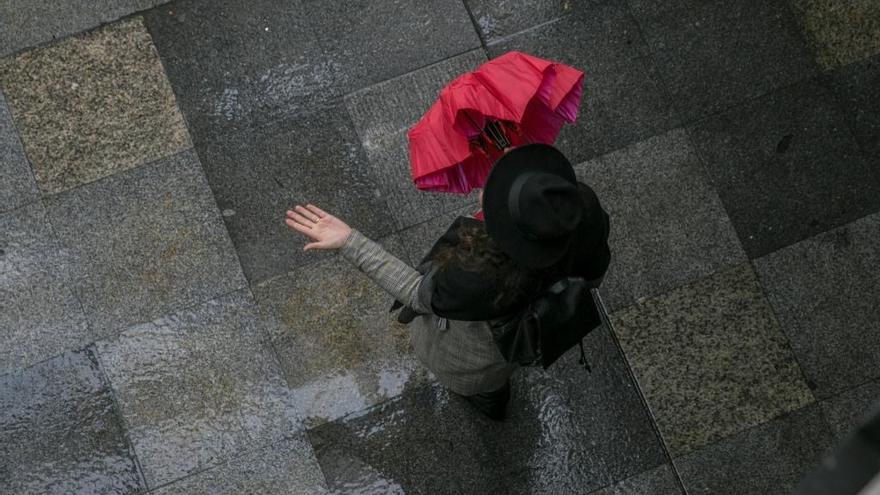 El temporal de lluvia y viento irá remitiendo este domingo