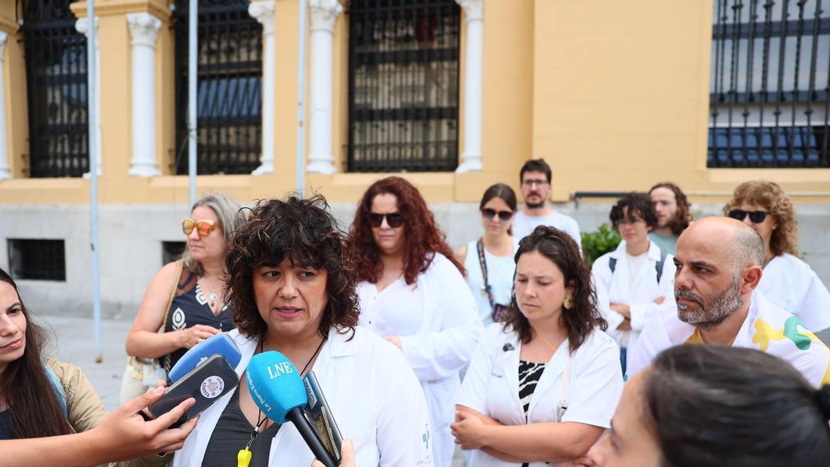 Médicos del SIMES, el jueves, protestando ante Presidencia.