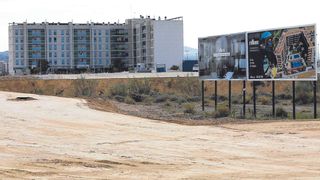 Dos edificios emergen paralelamente a las obras al noroeste del barrio zaragozano de Arcosur