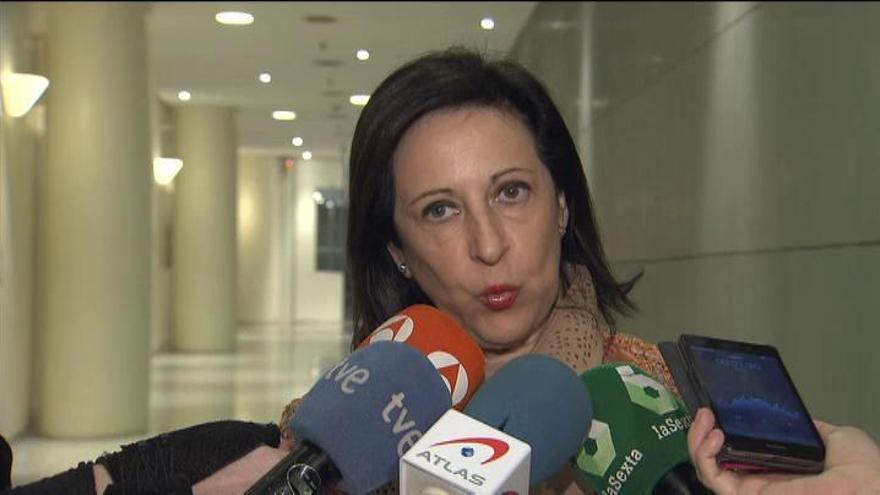 Margarita Robles pide aclarar si hay policías que quieren implicar al rey emérito