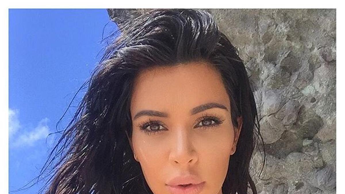 Practica el 'fish gape' de Kim Kardashian