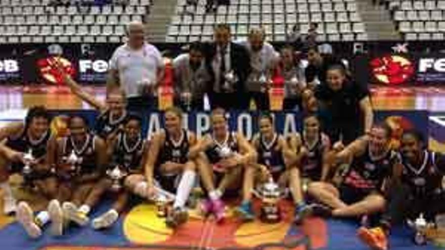 Las jugadoras del Spar Citylift Girona celebran su último éxito.