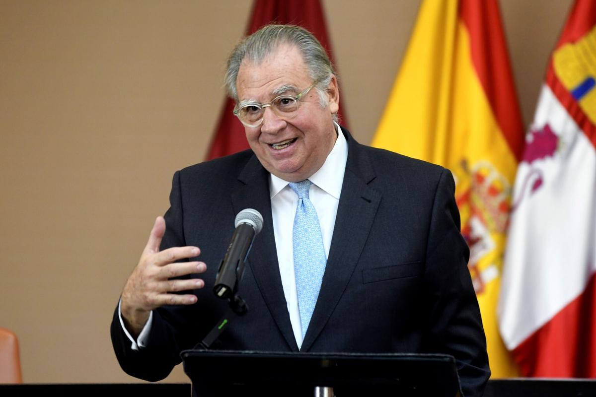 El poeta Jaime Siles en una imagen de 2018. EFE/PABLO MARTIN