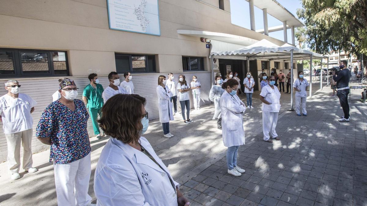 Protesta ante el centro de salud de San Blas