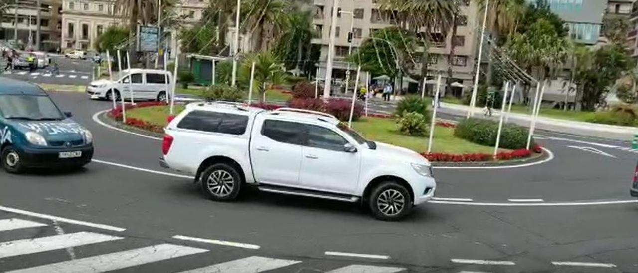 Caravana protesta en demanda de soluciones urgentes para los afectados por el volcán de La Palma