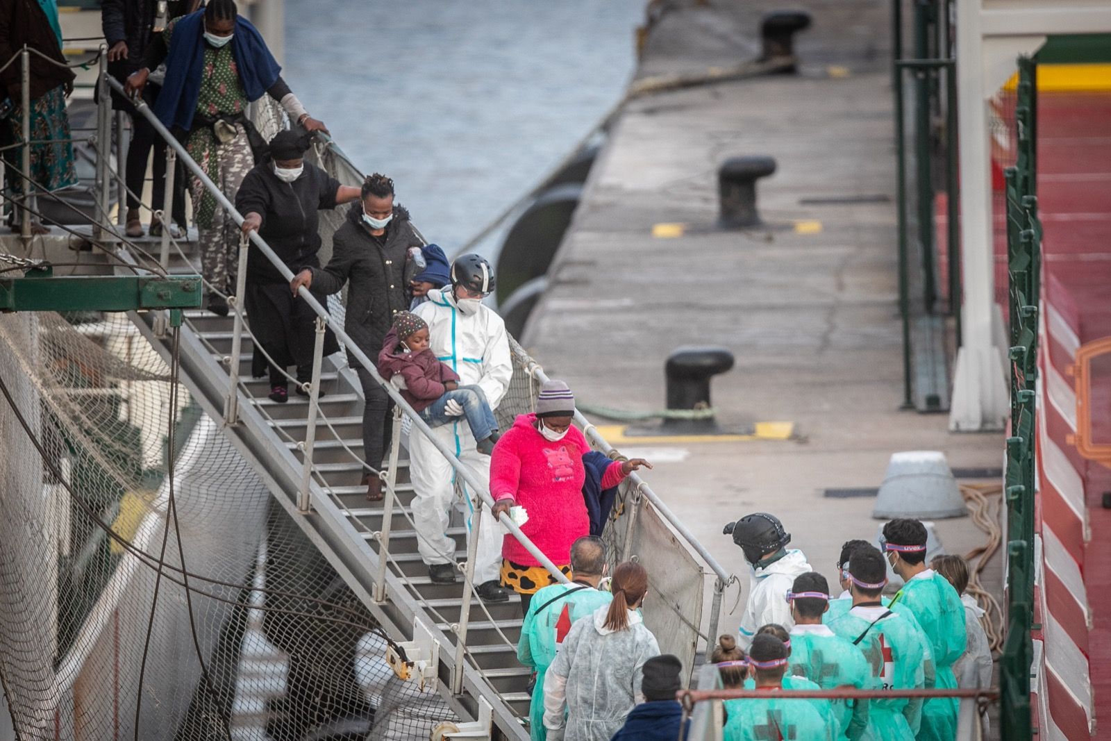 Llegan 54 migrantes a Los Cristianos