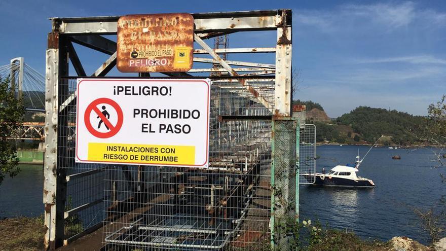 El estado ruinoso del cargadero de Rande en la ría de Vigo