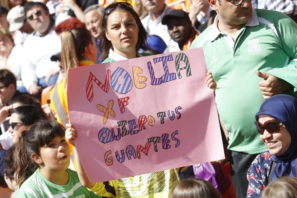 La afición en el derbi femenino de Mestalla