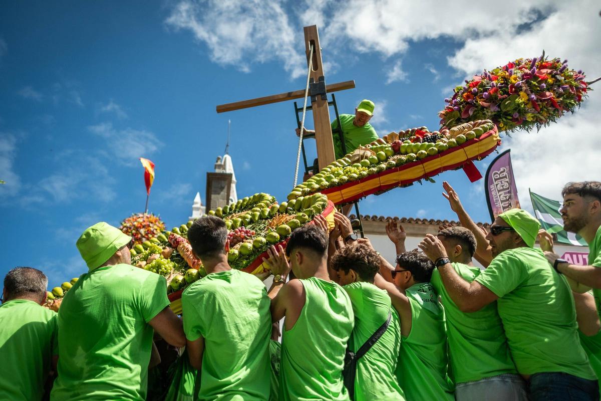 Tejina se vuelca con la fiesta de los Corazones