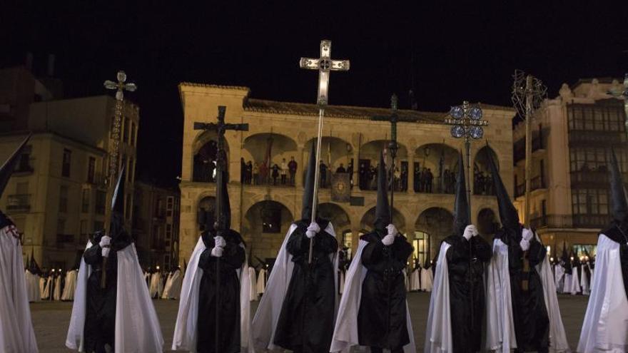 Procesión de la Hermandad de Jesús en su Tercera Caída