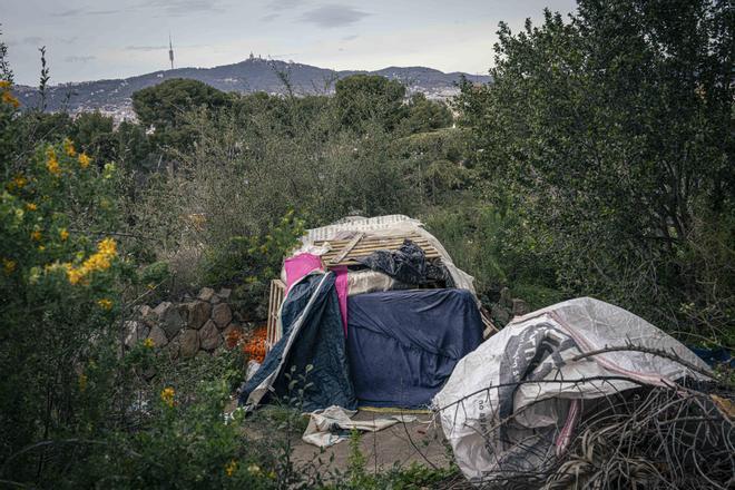 El impacto del ‘chemsex’ empuja a medio centenar de personas a la calle en Montjuïc