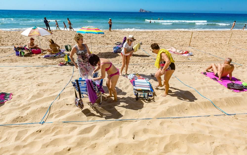 Quejas de usuarios en la apertura de las playas parceladas en Benidorm