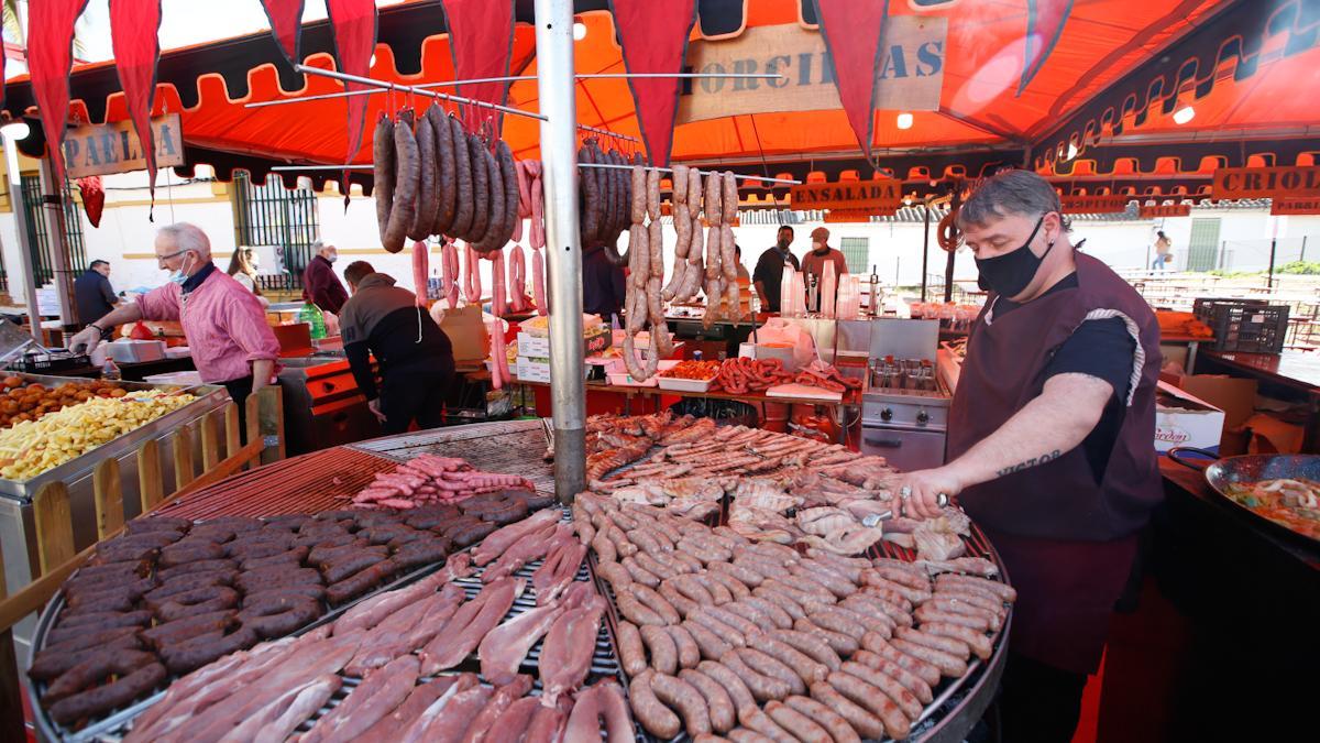 Un pasacalles multicolor inaugura el Mercado Renacentista de Córdoba