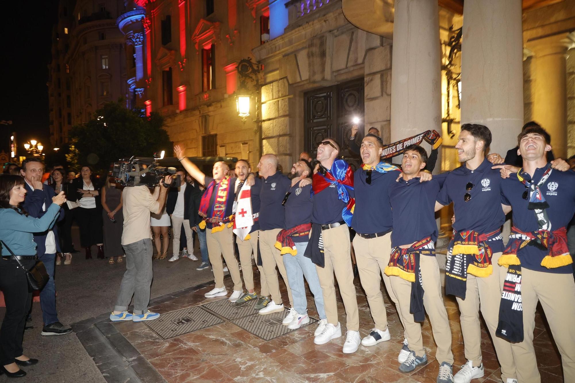 Todas las fotos de la rúa del Levante UD por su ascenso a Primera División