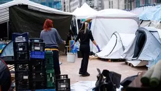 Vecinos, comerciantes y hosteleros muestran su "alivio" ante el desalojo de la acampada por la vivienda de La Escandalera: "Es una mala imagen para Oviedo"