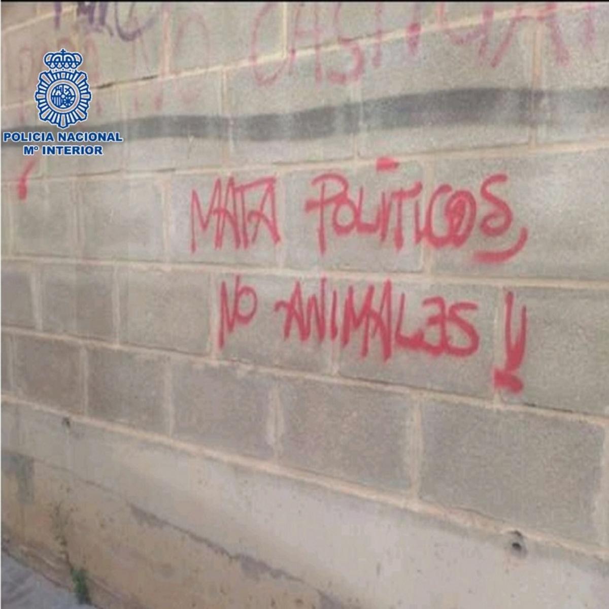 Uno de los 100 grafitis que pintó la detenida por las calles de Teruel