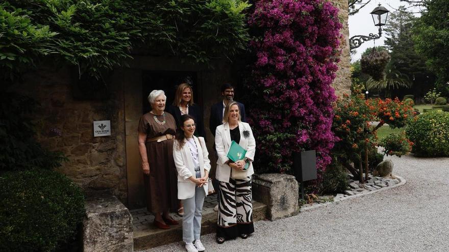 El museo gijonés Evaristo Valle continuará de la mano de Caja Rural de Asturias para recibir un apoyo "esencial" en sus programas didácticos
