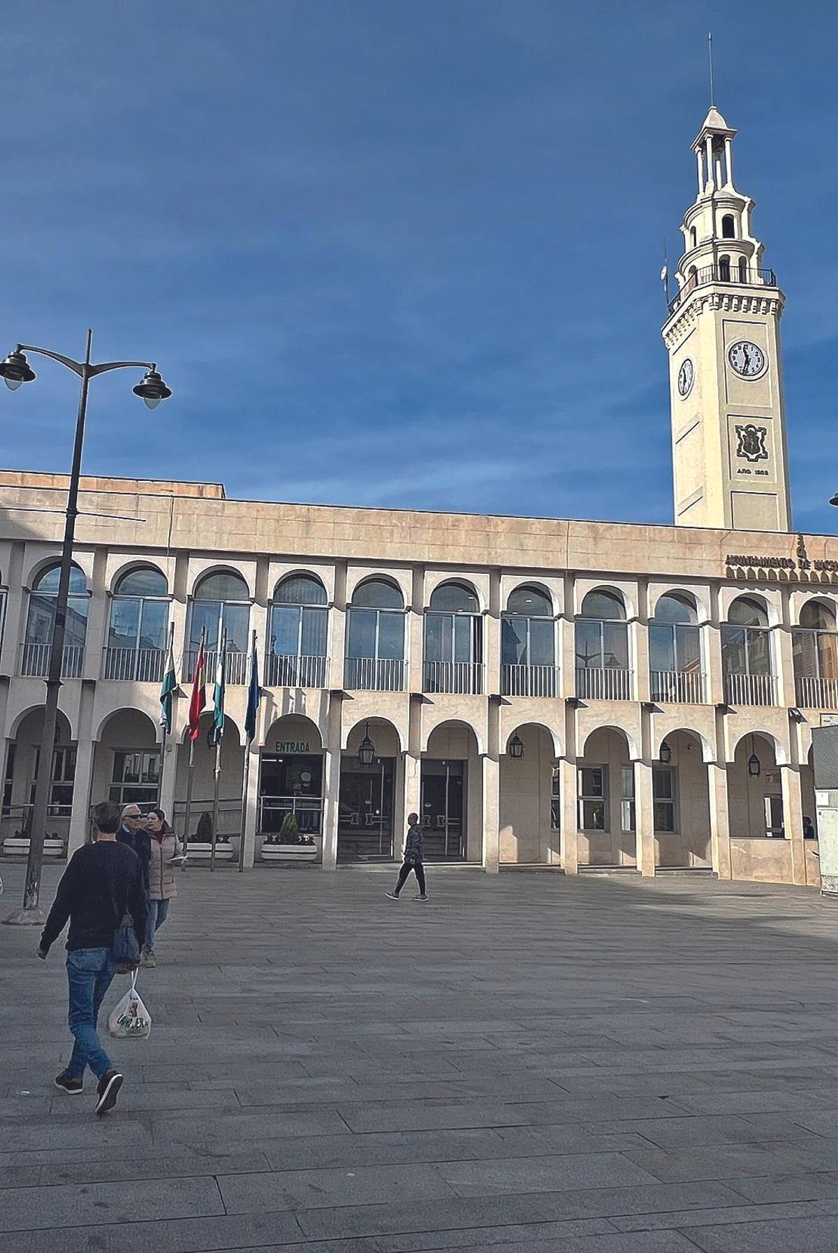 La Plaza Nueva y el Ayuntamiento de la ciudad.