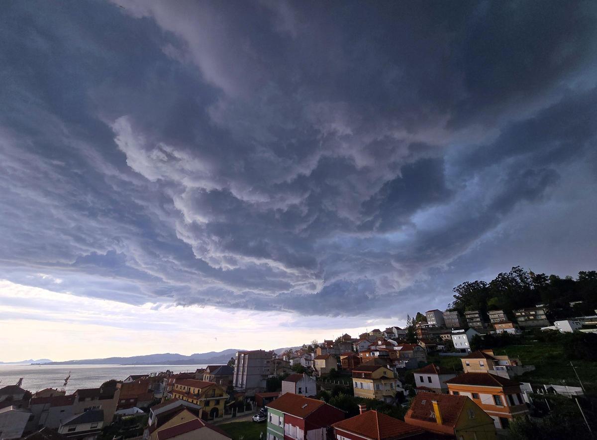 Nubes en un reciente día de tormenta, sobre Teis, en Vigo.