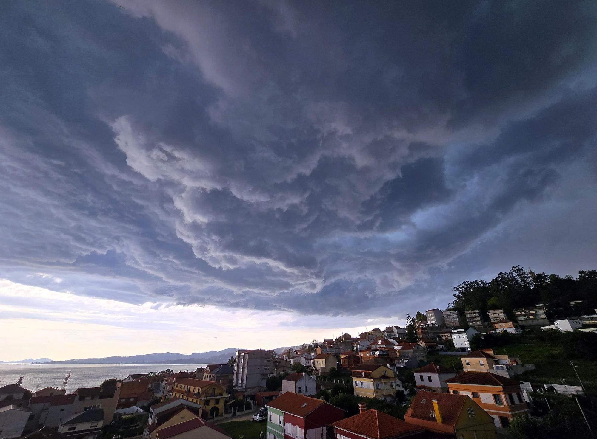 Nubes en un reciente día de tormenta, sobre Teis, en Vigo.