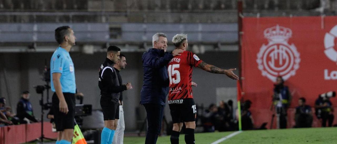 Aguirre, junto a Maffeo en el partido frente al Barcelona.