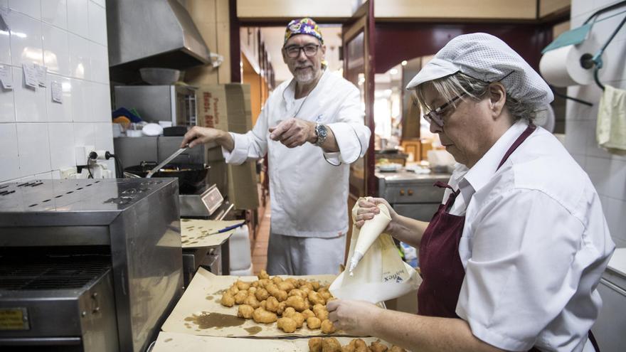 Cáceres: ¿cómo elaborar 600 buñuelos en un día?