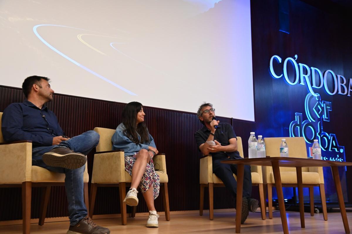 Mesa redonda con profesionales del sector tras la presentación de la iniciativa.