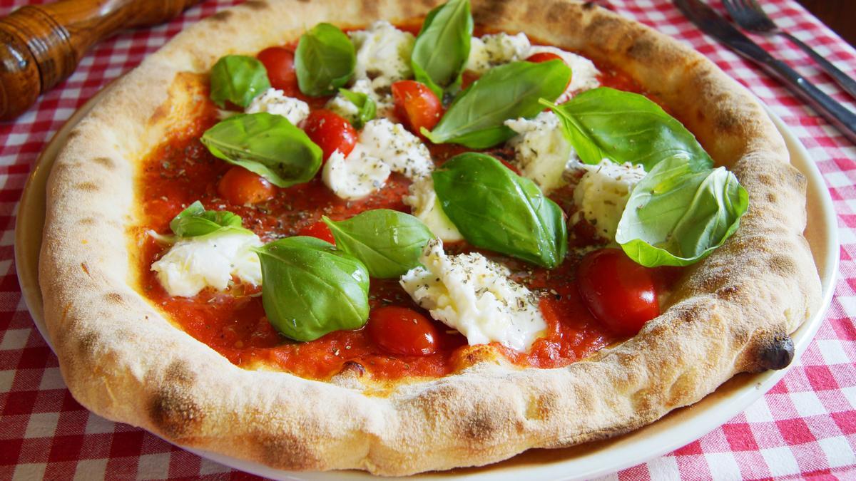 Receta pizza margarita | ¿Cómo preparar una pizza napolitana perfecta?