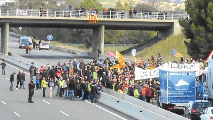 Un dels talls de carretera el 3 d&#039;octubre de 2017, a Borrassà