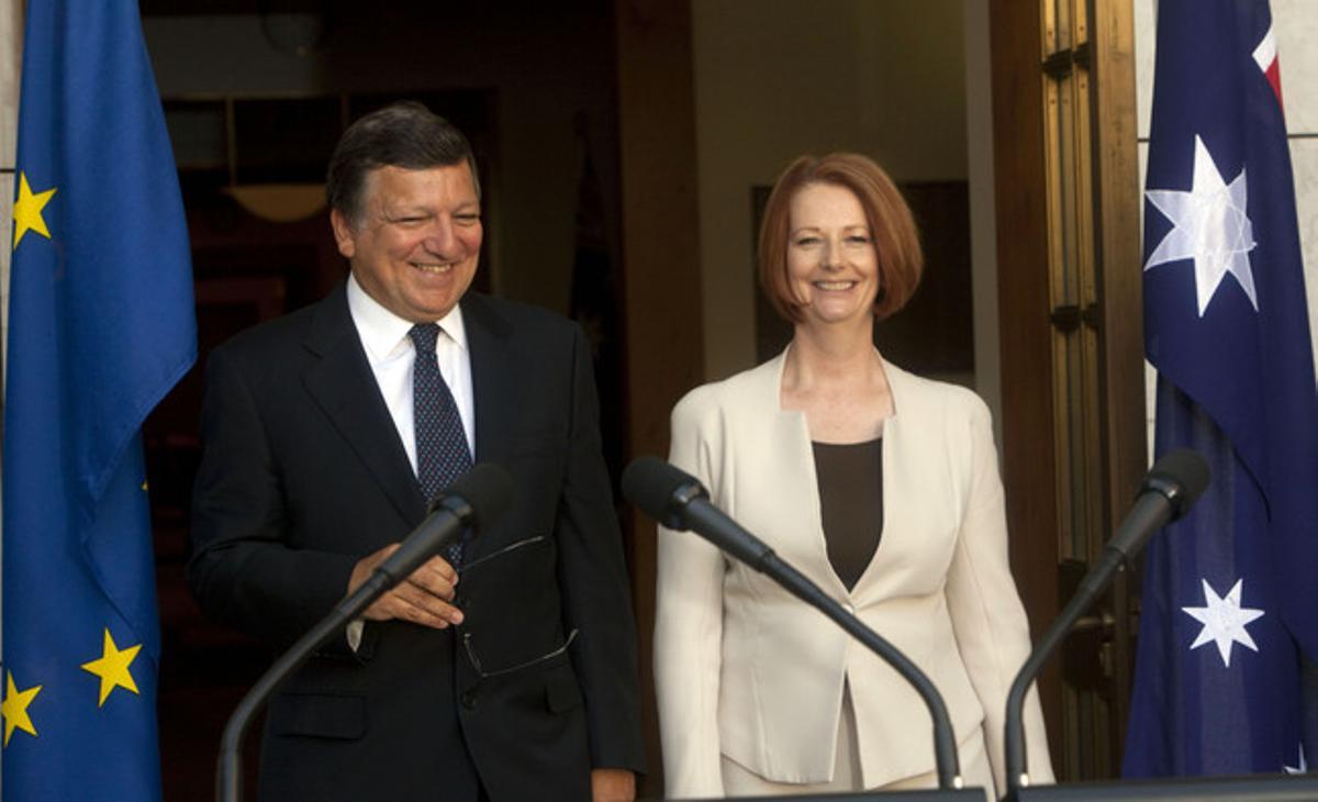 Durao Barroso, amb la primera ministra d’Austràlia, Julia Gillard, dilluns a Canberra.