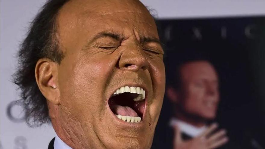 Los principales temores de Julio Iglesias se confirman tras destaparse la denuncia por agresión sexual: "No se encuentra en territorio español"
