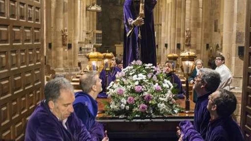 Jesús Nazareno saliendo de San Juan.