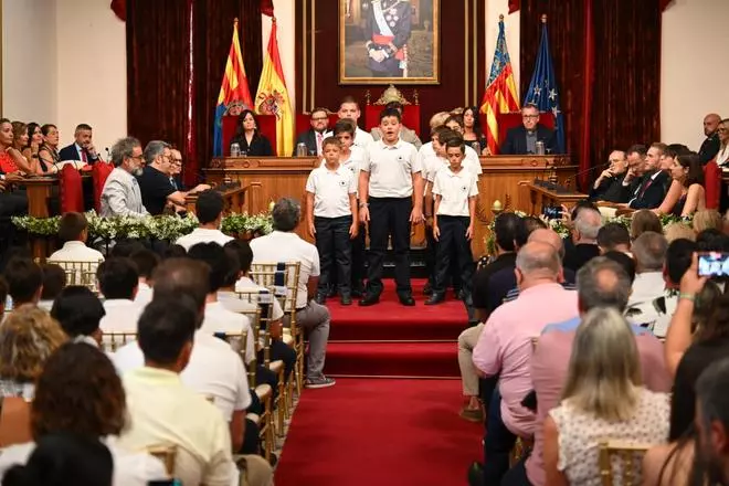 La Prova de Veus del Misteri d'Elx llena de emoción el Salón de Plenos