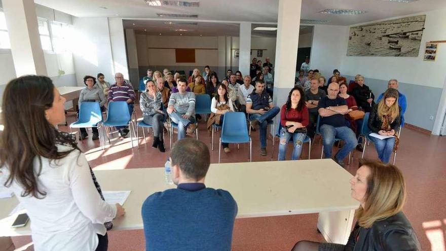 Asamblea celebrada por Aveloplan en la Casa de Cultura de Lourizán. // G. Santos